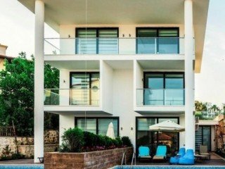 SPACIOUS 2 + 1 APARTMENT WITH PRIVATE POOL IN THE CENTRE OF KALKAN