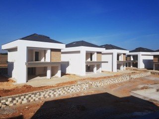 Off plan 4 Bedroom detached villa on a complex